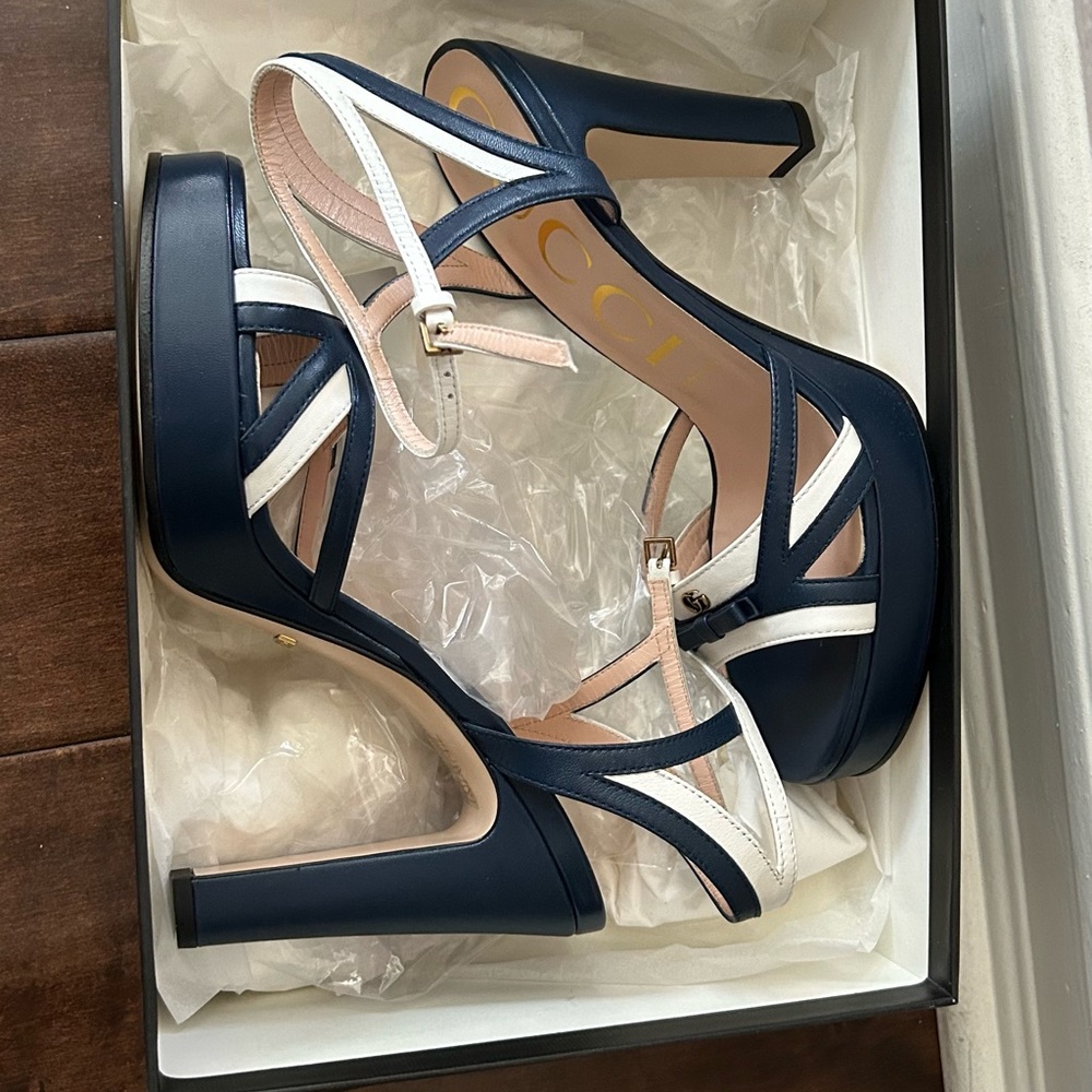 Gucci Navy Blue & White Platform Heels “Allison Two-Tone Leather Bow Platform” - Picture 2 of 6
